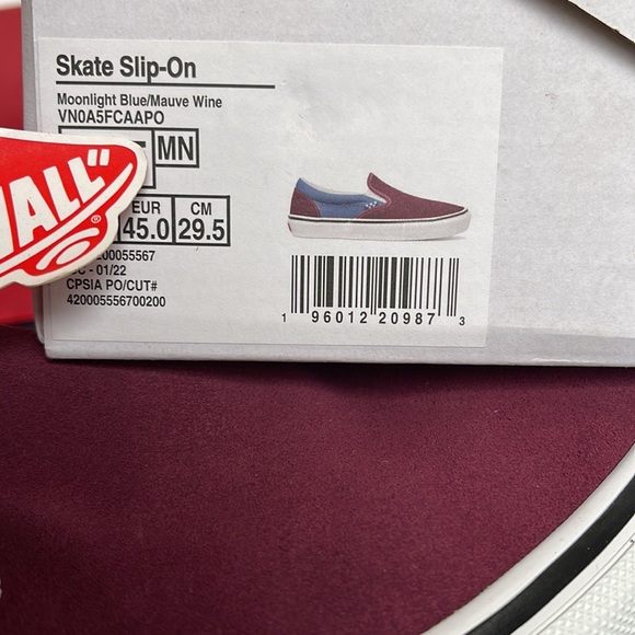 Vans Skate Slip-On
Moonlight Blue/Mauve Wine
VNOA5FCAAPO
Men’s sneakers - Picture 16 of 16